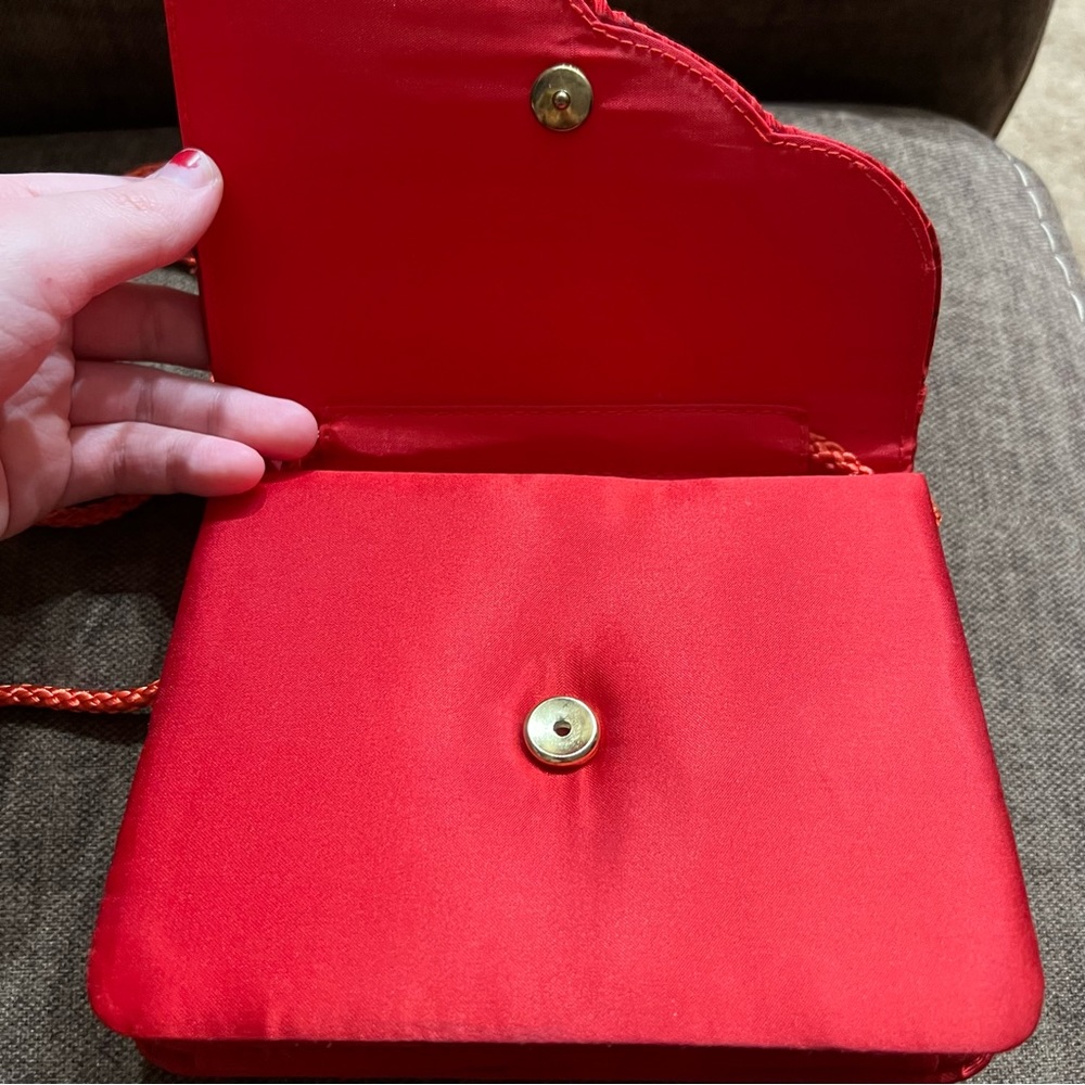 Small Red Vintage Clutch with Strap - Picture 2 of 6